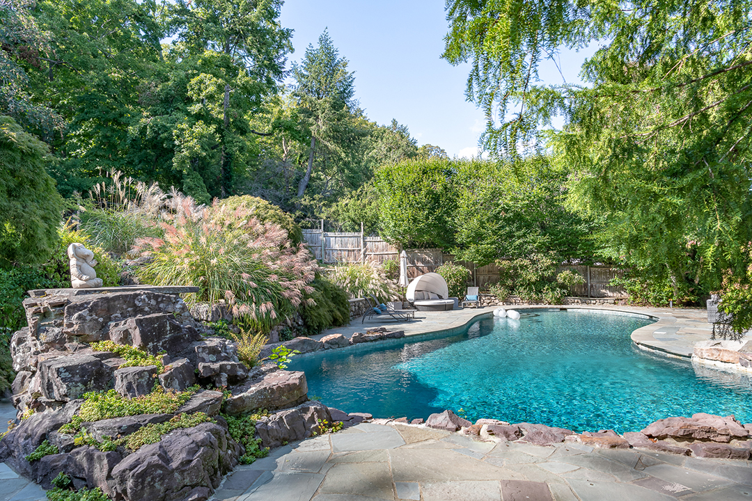 Modernized Historic Carriage House In Snedens Landing Asks 4m Pool