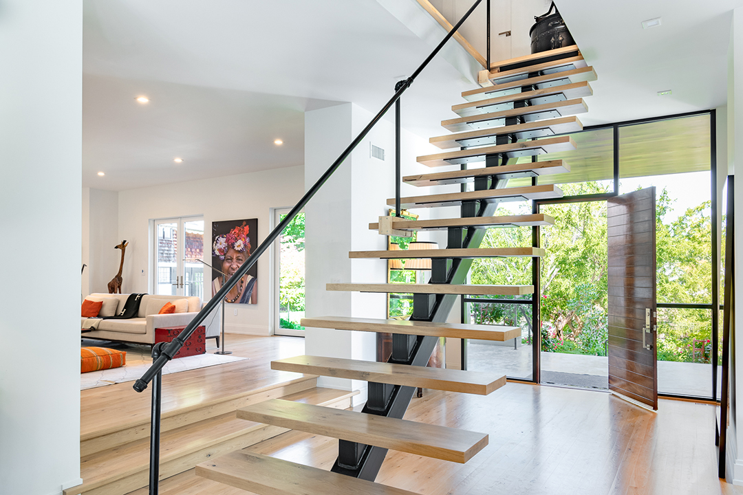 Modernized Historic Carriage House In Snedens Landing Asks 4m Stairs