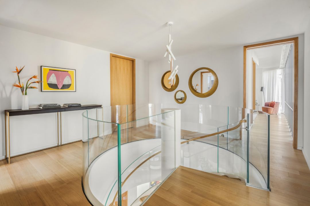 Nyc Duplex Private Pool Spiral Stair Landing