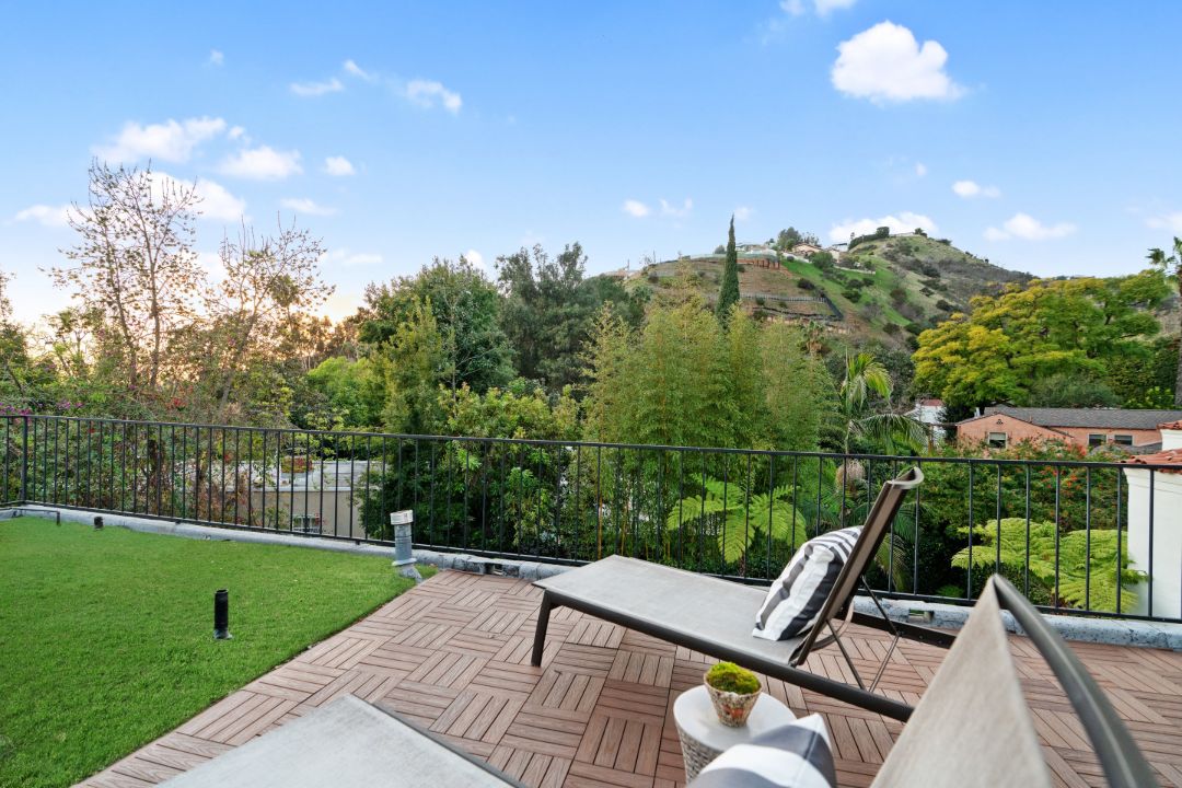 Riverdale Creator Courtney Villa Complex Los Angeles Views