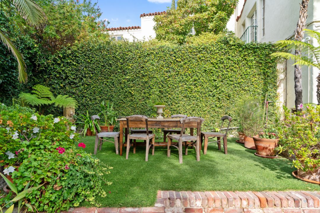 Riverdale Creator Courtney Villa Complex Los Angeles Outdoor Dining