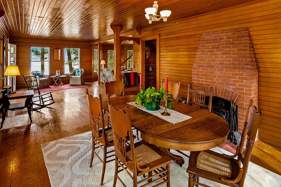 Set Of Seaside Cottages In Maine Offers A Peaceful Retreat For 2 1m Dining