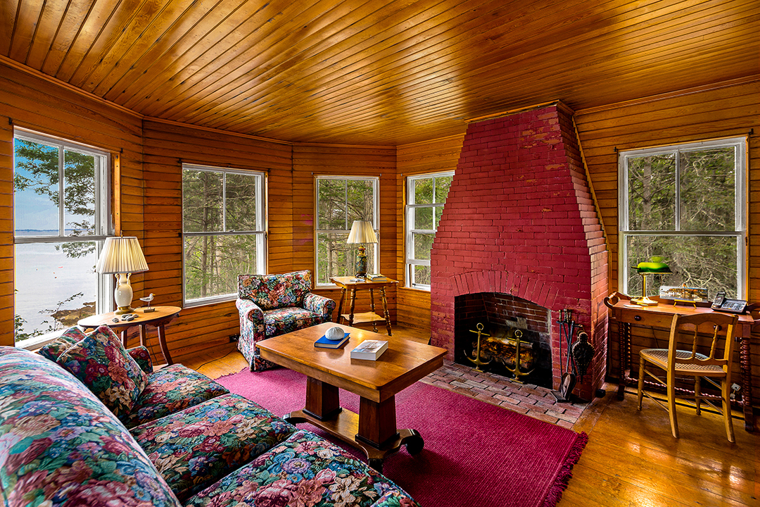 Set Of Seaside Cottages In Maine Offers A Peaceful Retreat For 2 1m Living Room