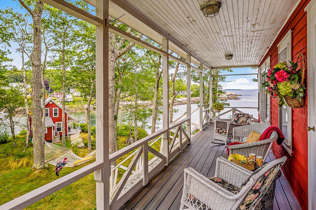 Set Of Seaside Cottages In Maine Offers A Peaceful Retreat For 2 1m Porch