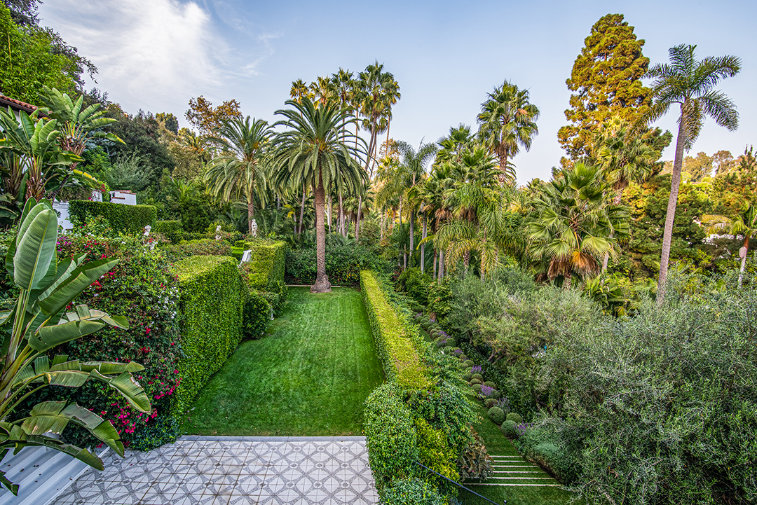 Vice Medias Shane Smith Lists Santa Monica Home For 50m Lawn Cris Nolasco