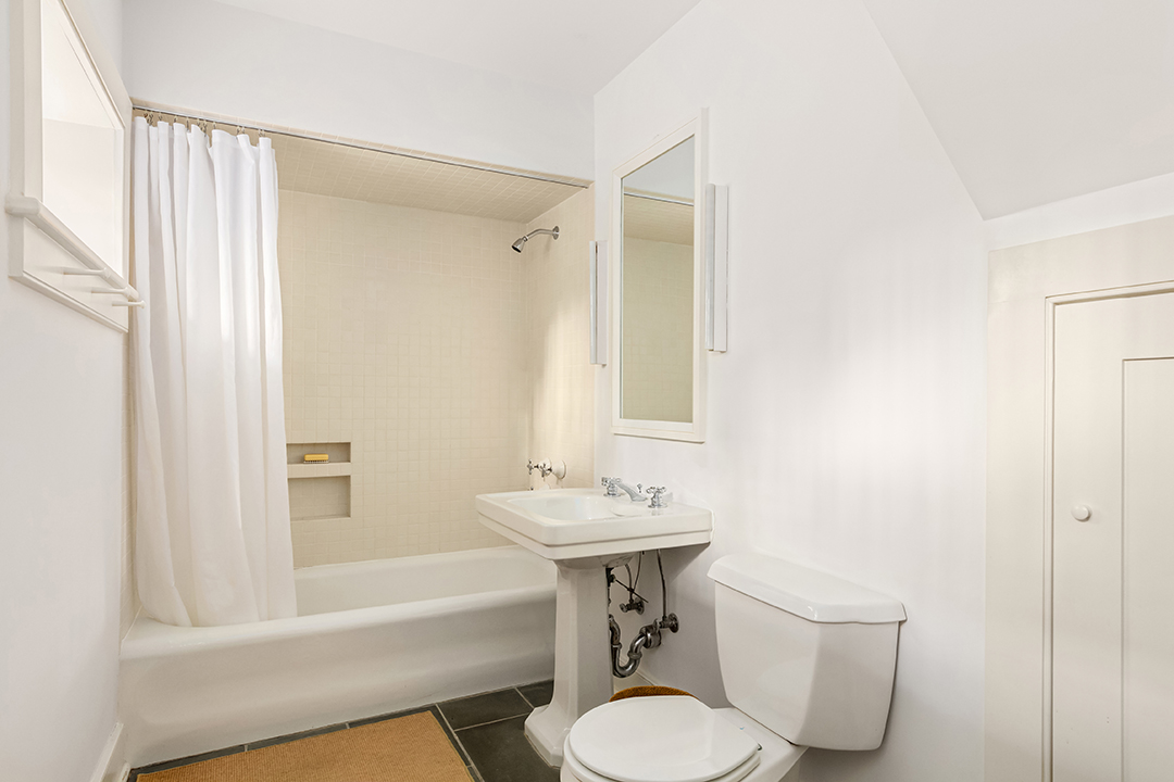 120 Year Old Historic West Village Townhouse Seeks 4 75m Bathroom