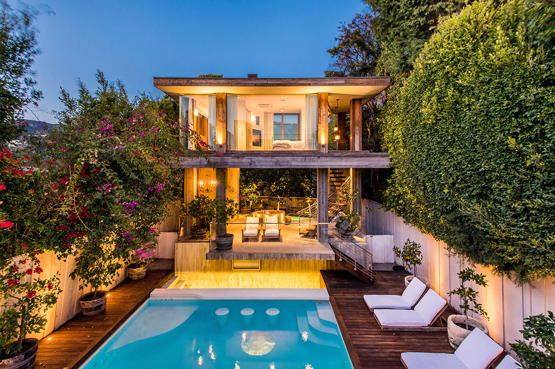 Pamela Andersons Longtime Malibu Home Lists For 14 9m Pool C