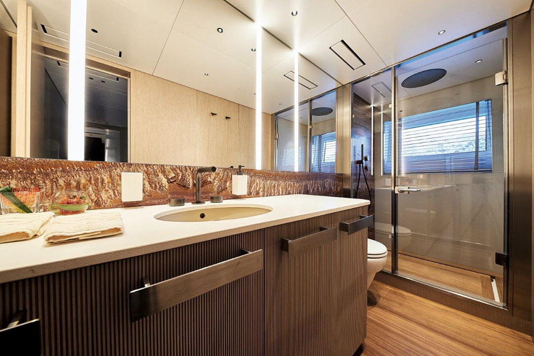 Benetti Oasis 40m Bathroom