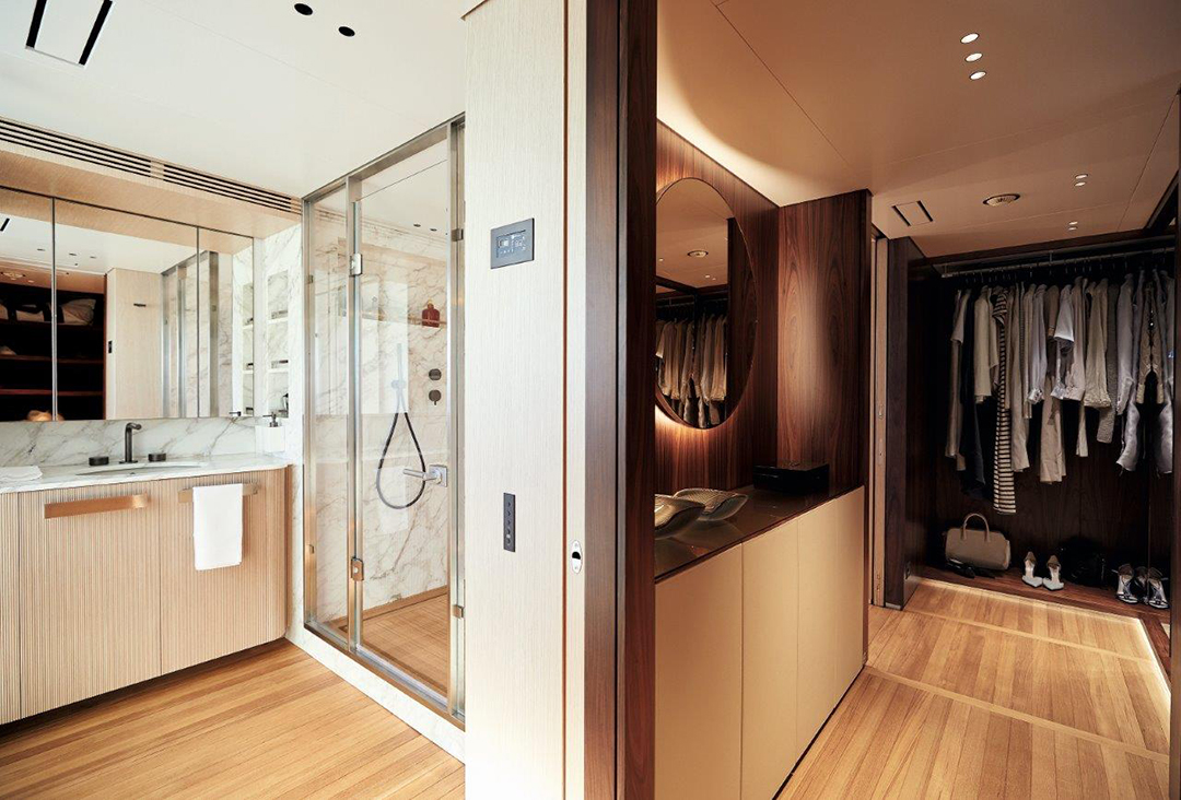 Benetti Oasis 40m Closet And Bathroom