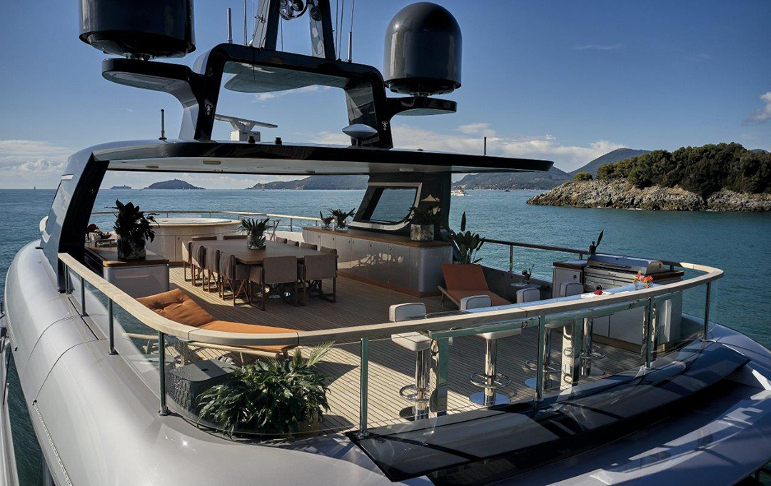 Benetti Oasis 40m Top Deck