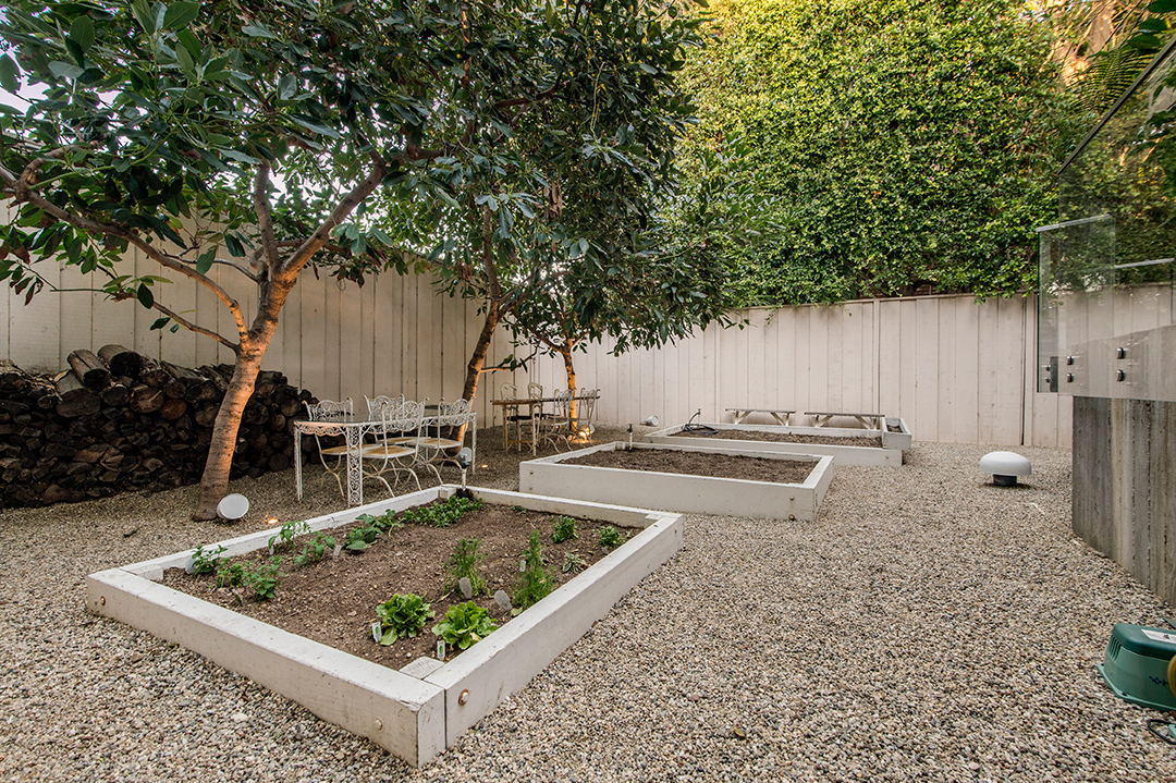 Pamela Andersons Longtime Malibu Home Lists For 14 9m Vegetable Garden