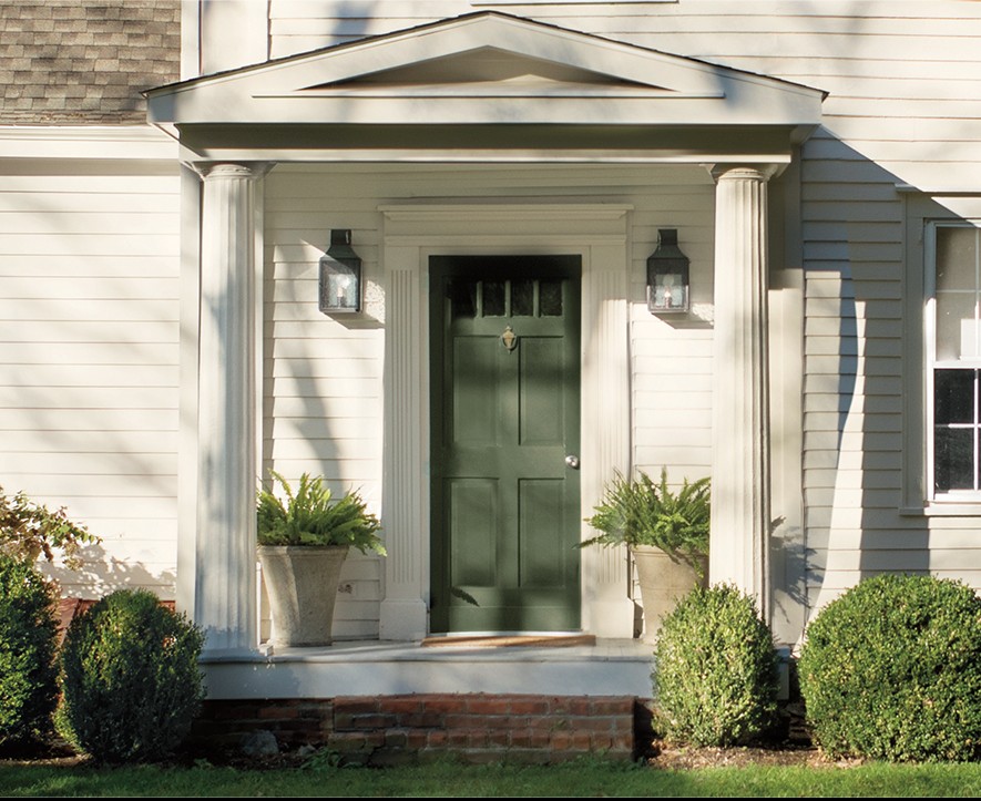 White House Entryway With Green Landscape
