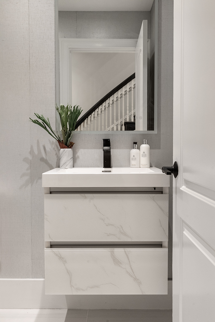 Eleanor Roosevelts Last Residence Lists After A Major Makeover Powder Room