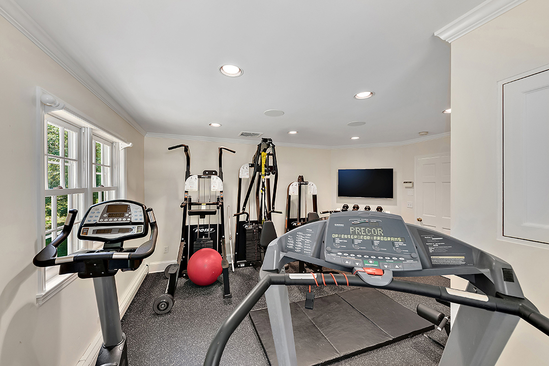 Actor Hank Azarias Charming Estate In Bedford Corners Wants 3 25m Arartment Gym