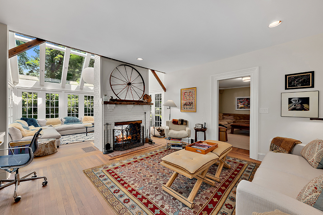 Actor Hank Azarias Charming Estate In Bedford Corners Wants 3 25m Sunrm
