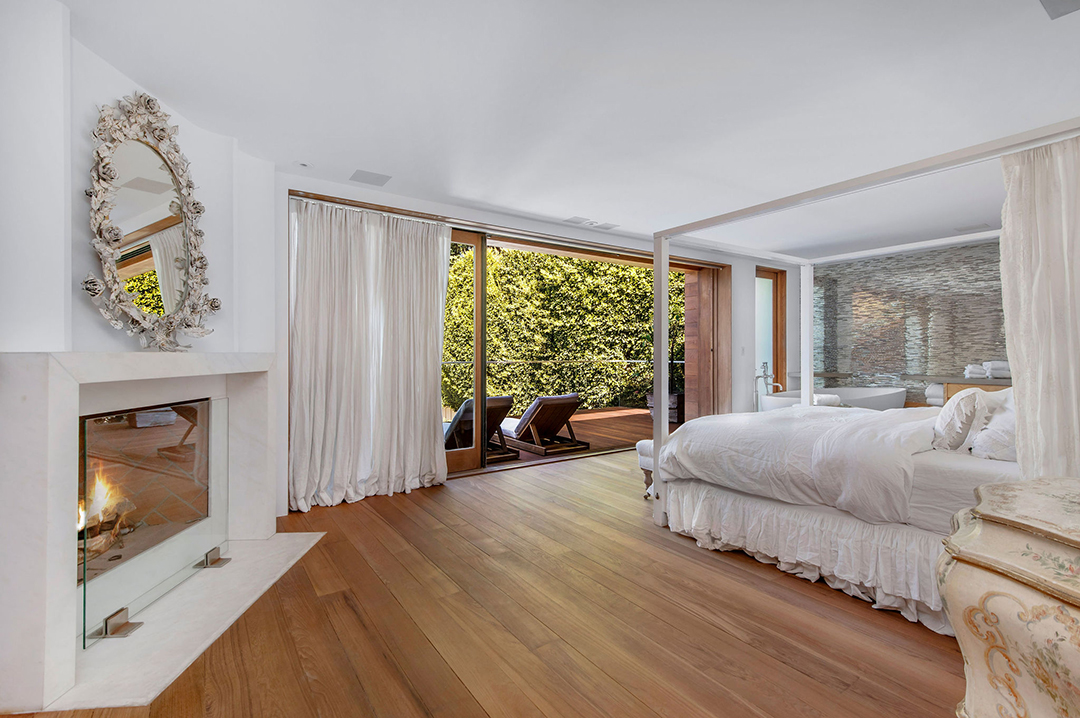 Pamela Andersons Longtime Malibu Home Lists For 14 9m Bedroom