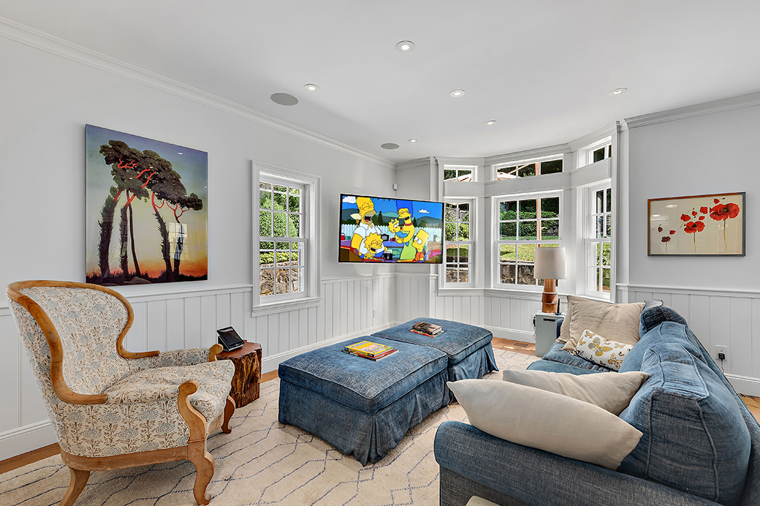 Actor Hank Azarias Charming Estate In Bedford Corners Wants 3 25m Famrm