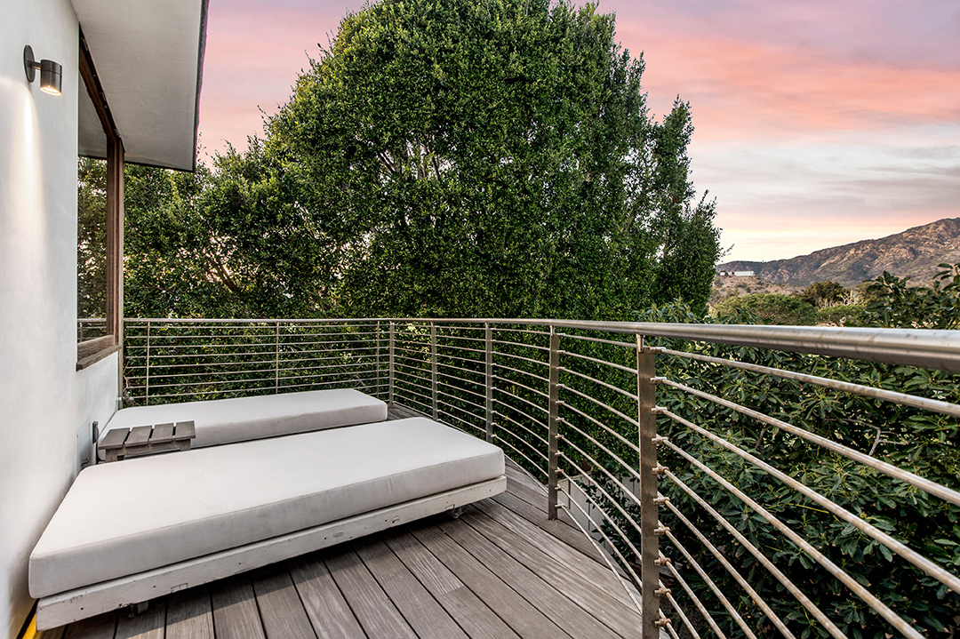 Pamela Andersons Longtime Malibu Home Lists For 14 9m Deck B