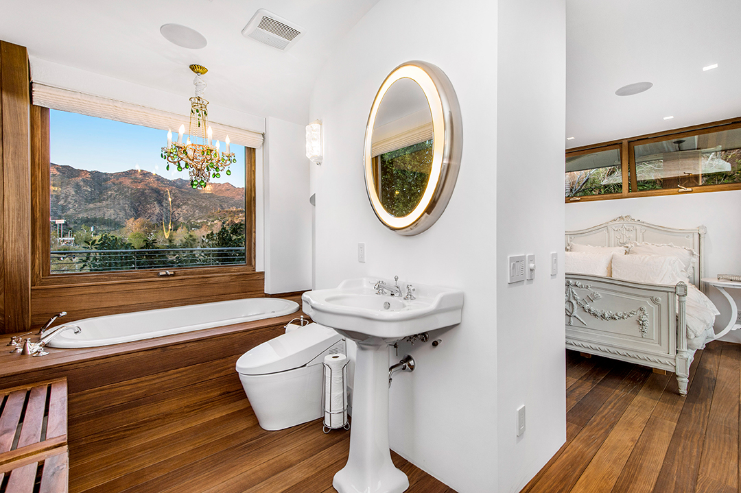 Pamela Andersons Longtime Malibu Home Lists For 14 9m Bathroom B