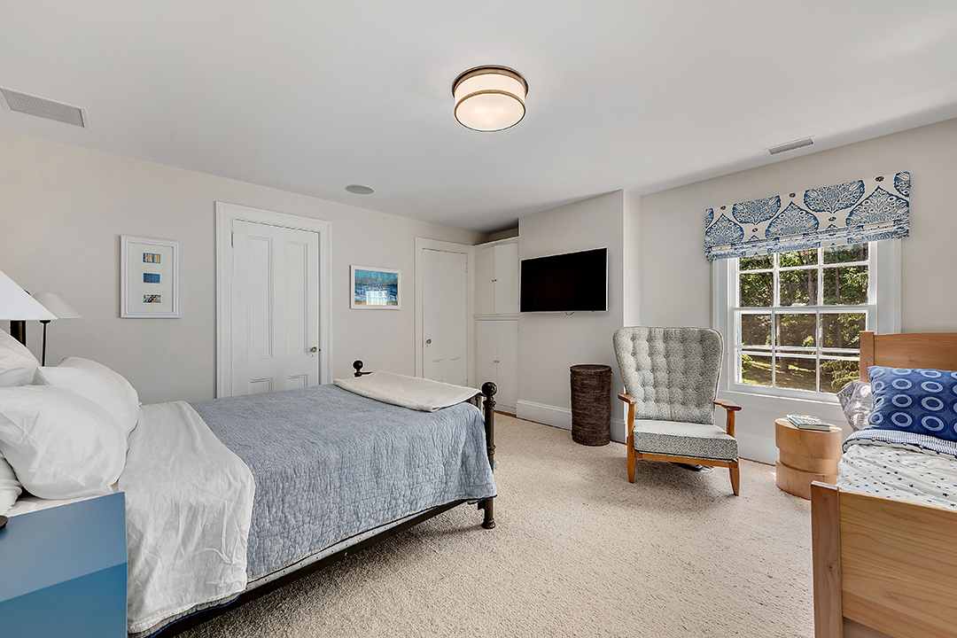 Actor Hank Azarias Charming Estate In Bedford Corners Wants 3 25m Bedroom