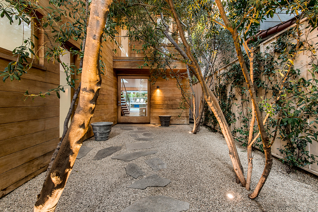 Pamela Andersons Longtime Malibu Home Lists For 14 9m Steps