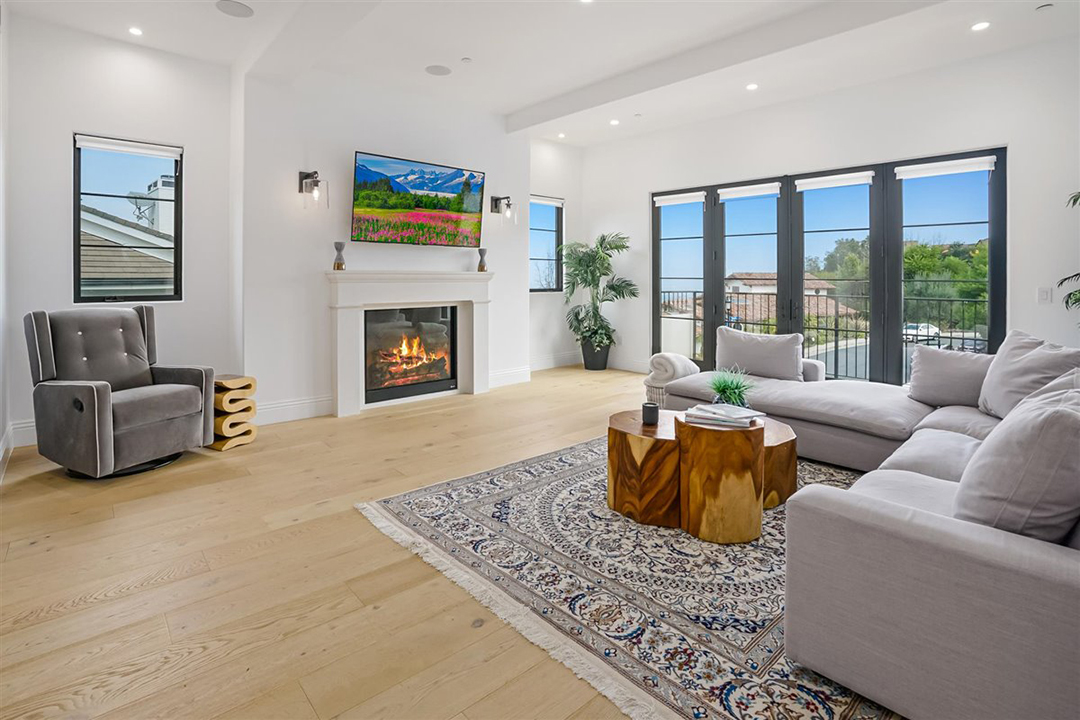 Serena William Lobs Her Chic Beverly Hills Home Onto The Market Den