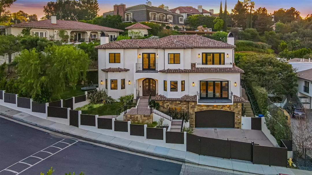 Serena William Lobs Her Chic Beverly Hills Home Onto The Market Front