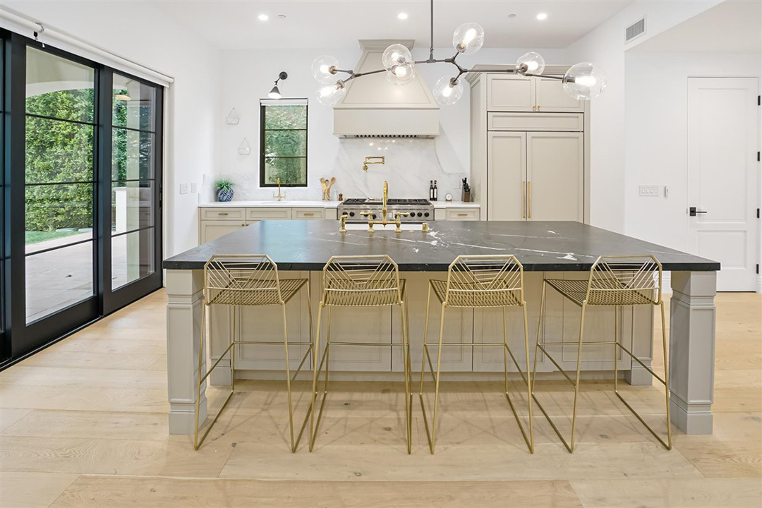 Serena William Lobs Her Chic Beverly Hills Home Onto The Market Kitchen C