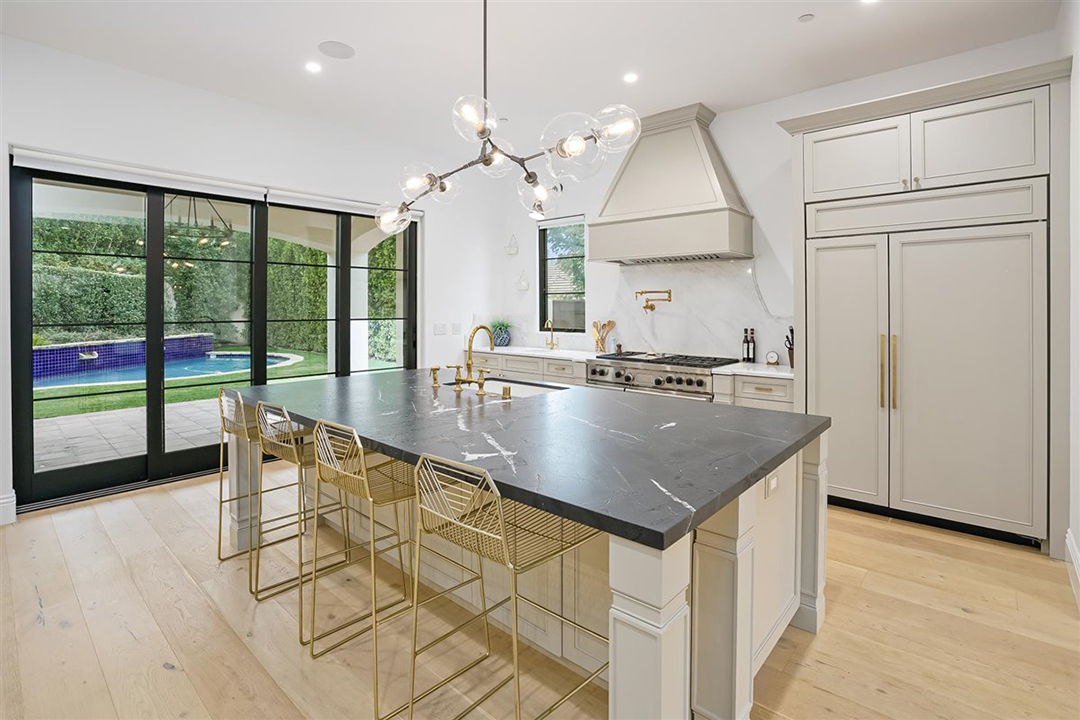 Serena William Lobs Her Chic Beverly Hills Home Onto The Market Kitchen