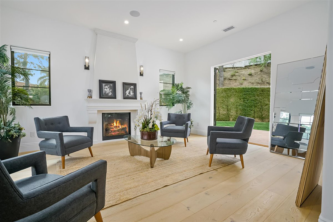 Serena William Lobs Her Chic Beverly Hills Home Onto The Market Living Room