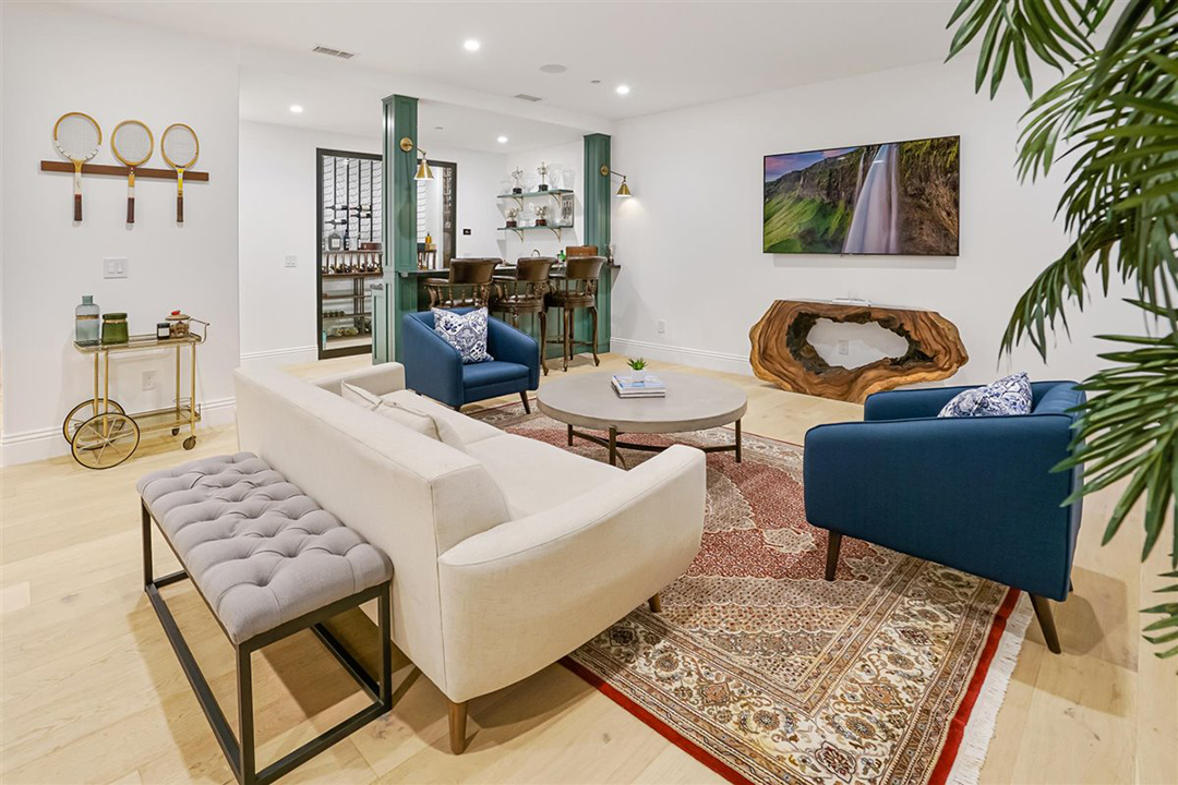 Serena William Lobs Her Chic Beverly Hills Home Onto The Market Lounge