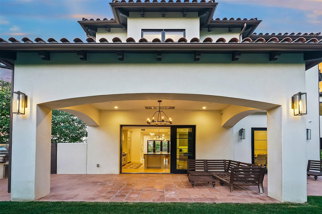 Serena William Lobs Her Chic Beverly Hills Home Onto The Market Patio