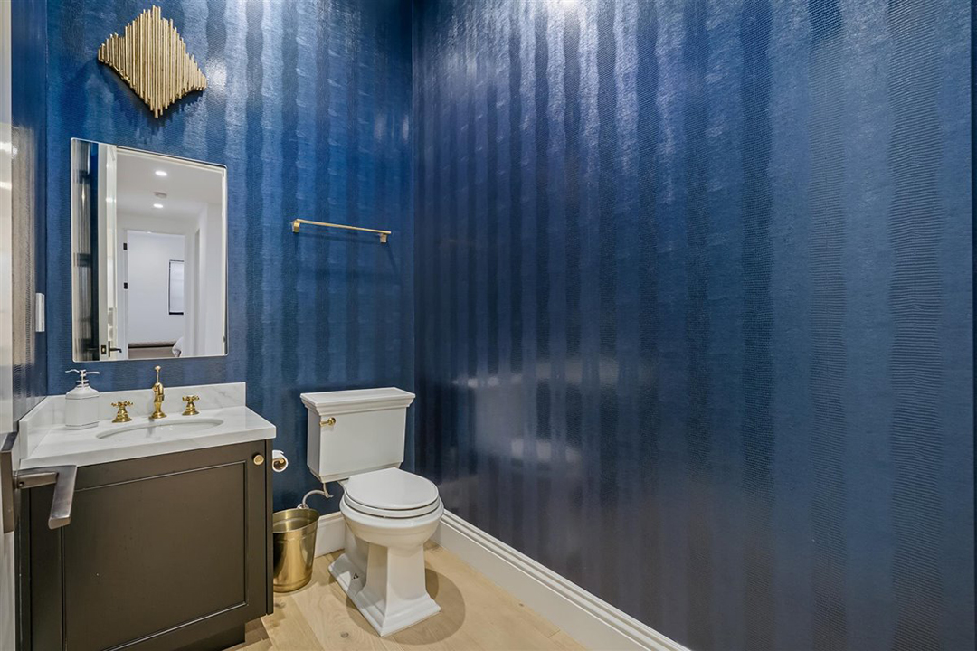 Serena William Lobs Her Chic Beverly Hills Home Onto The Market Powder Room B