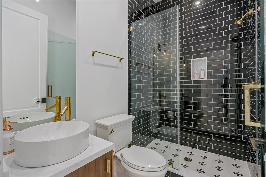 Serena William Lobs Her Chic Beverly Hills Home Onto The Market Shower