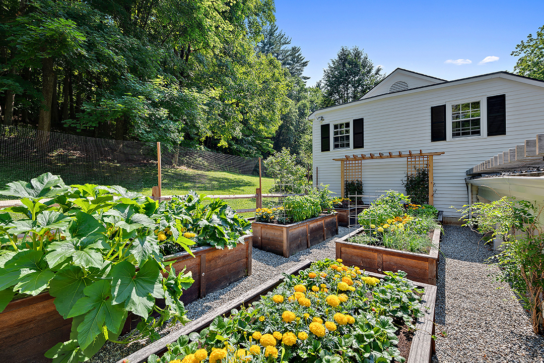 Actor Hank Azarias Charming Estate In Bedford Corners Wants 3 25m Gardens