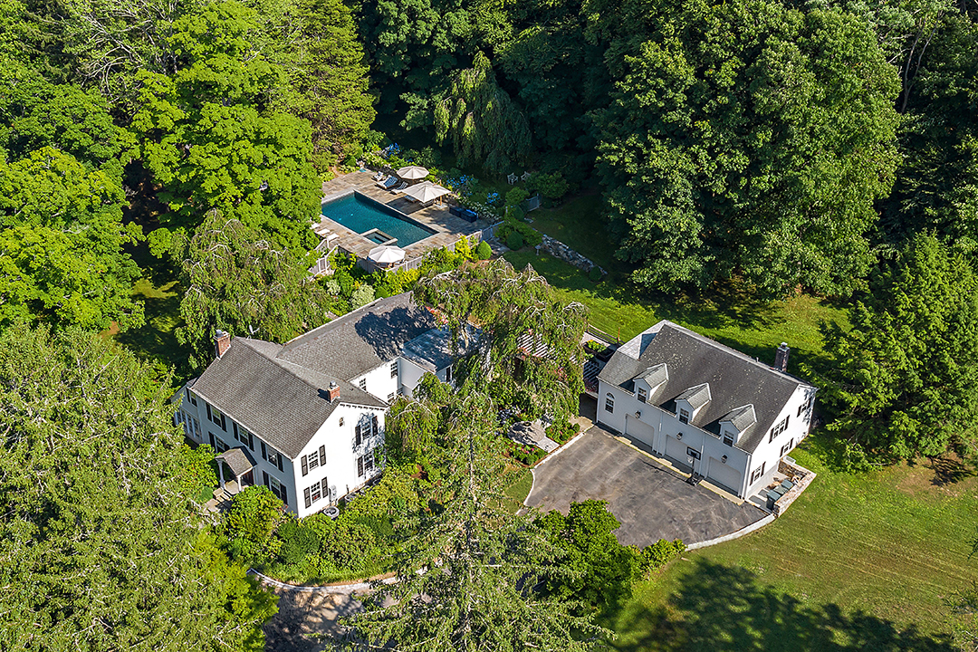 Actor Hank Azarias Charming Estate In Bedford Corners Wants 3 25m Aerial
