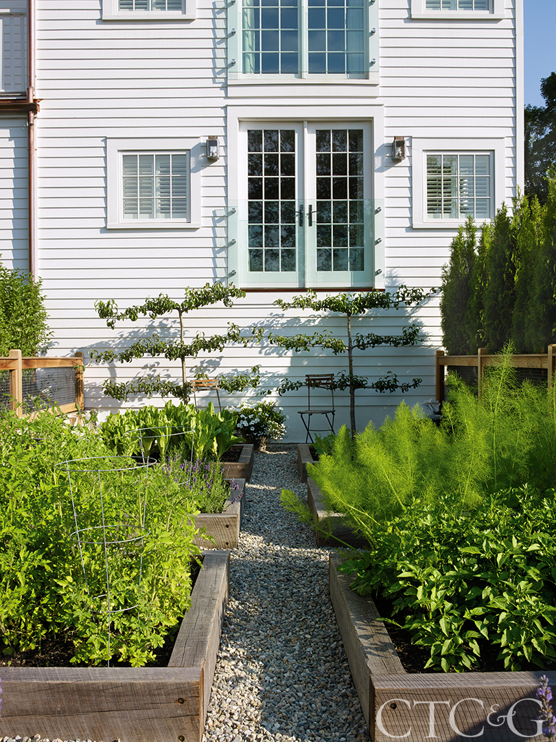Step Inside Graybarns On The Silvermine River Bedroom Garden