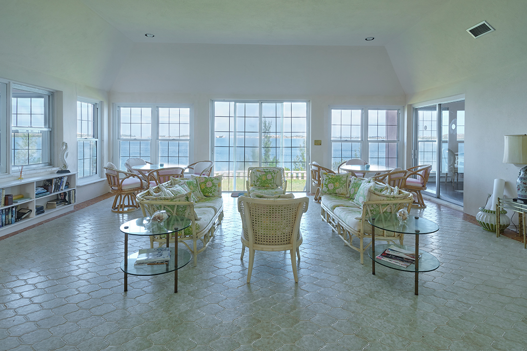 Waterfront Bermuda Home Will Soon Go To Auction Without Reserve Great Room
