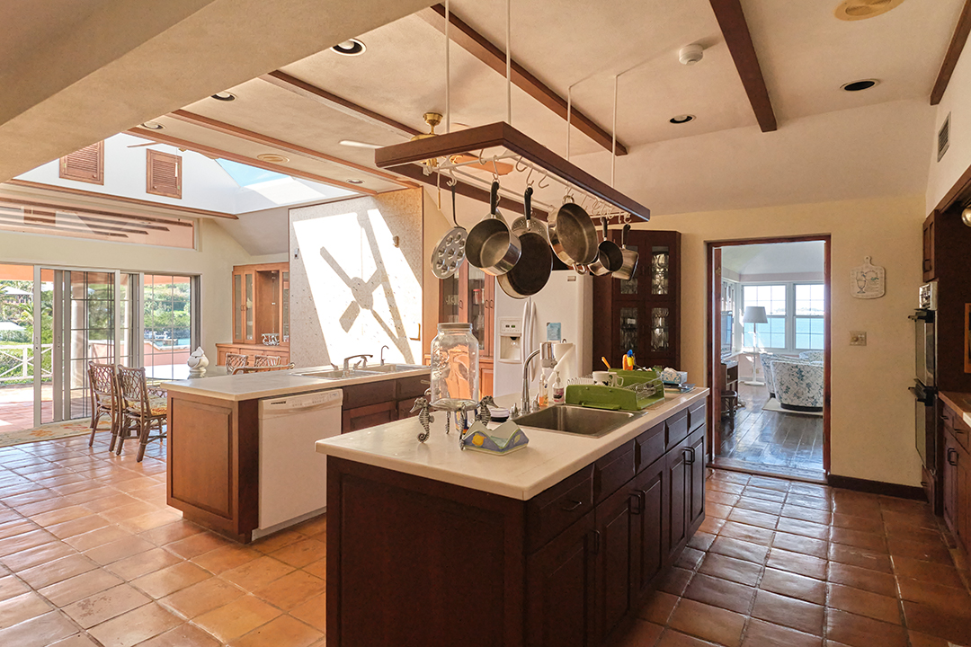 Waterfront Bermuda Home Will Soon Go To Auction Without Reserve Kitchen