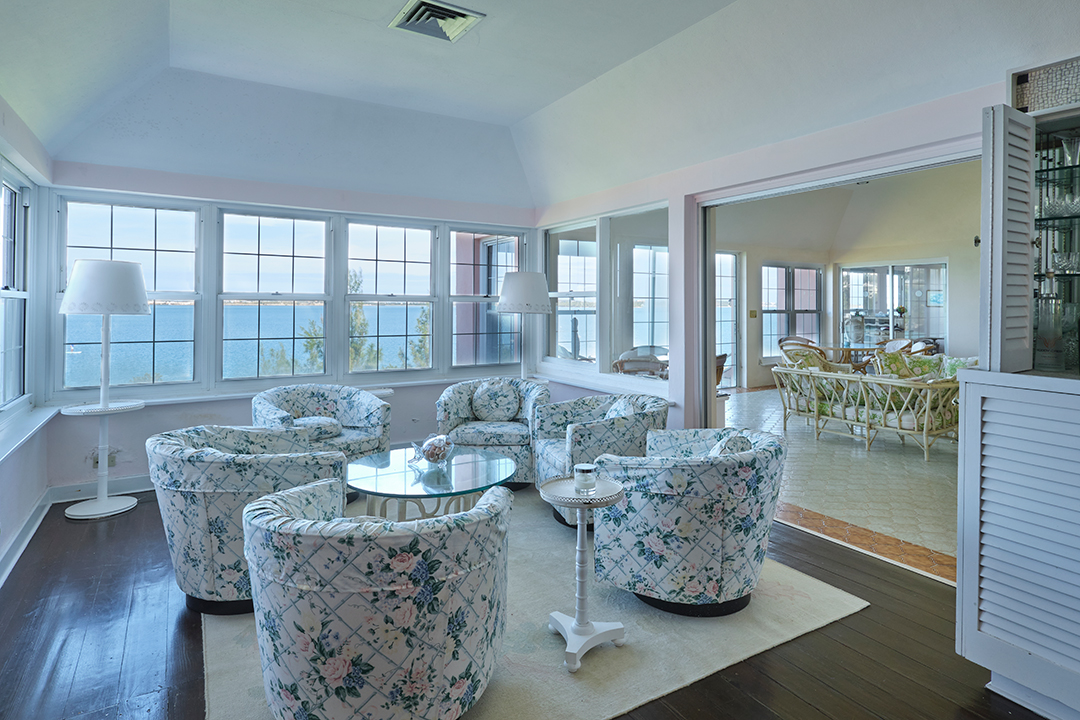 Waterfront Bermuda Home Will Soon Go To Auction Without Reserve Lounge