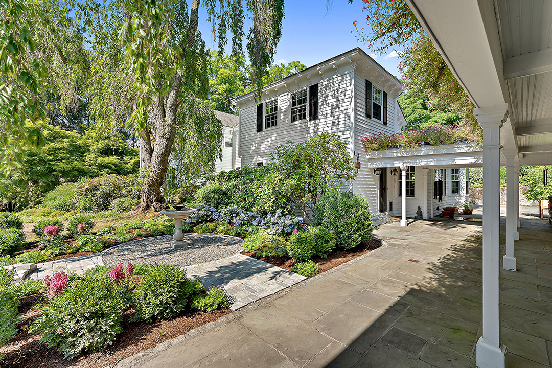 Actor Hank Azarias Charming Estate In Bedford Corners Wants 3 25m Entry