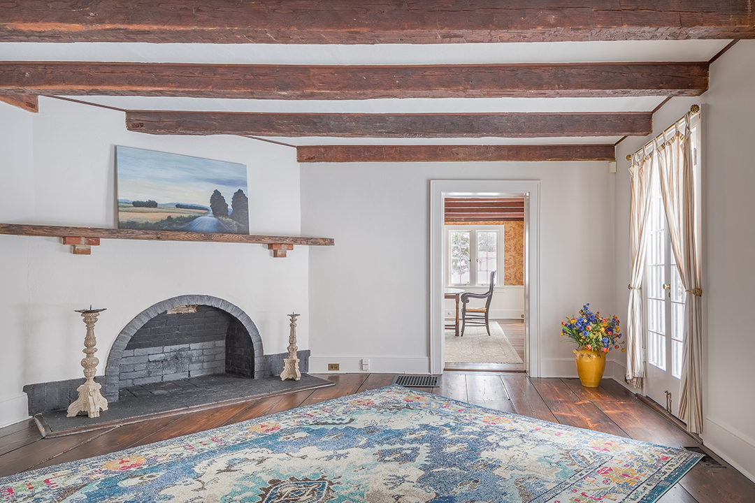 Mary Tyler Moore Former New York Equestrian Estate Lists For 4m Fireplace