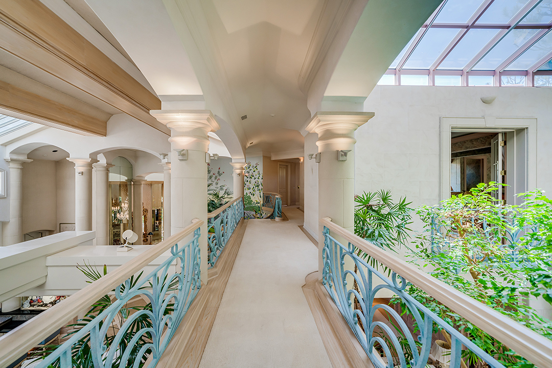 Rhonda Fleming And Ted Mann La Mansion Balcony