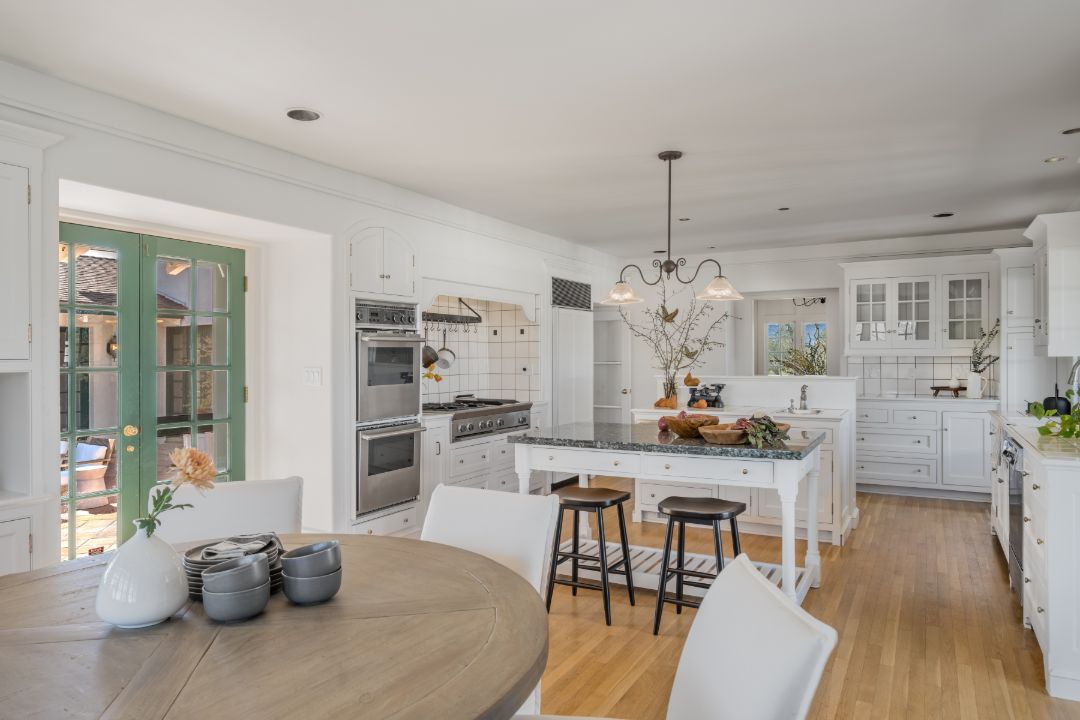 Sonoma Wine Country Estate Eat-in Kitchen