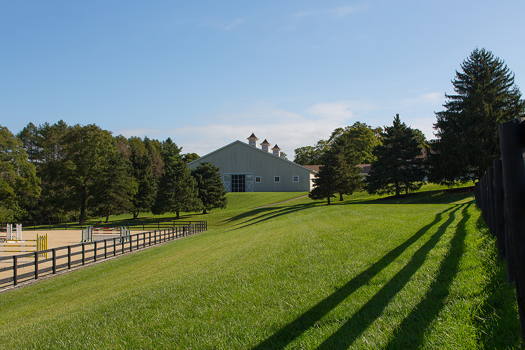 Mary Tyler Moore Former New York Equestrian Estate Lists For 4m Grounds B