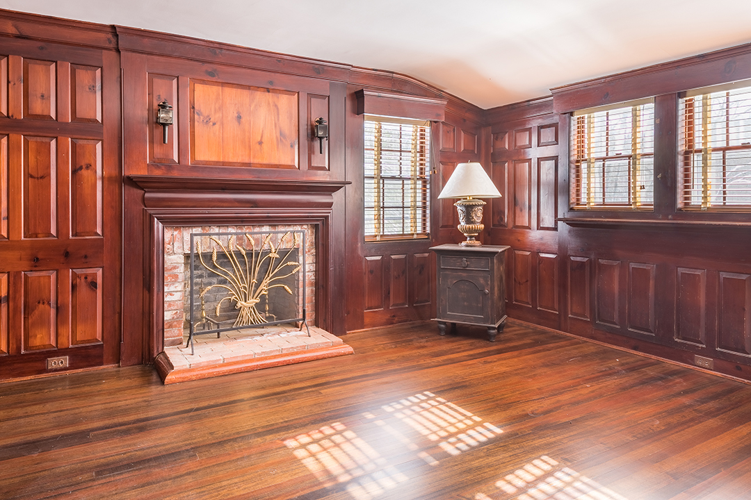 Mary Tyler Moore Former New York Equestrian Estate Lists For 4m Library