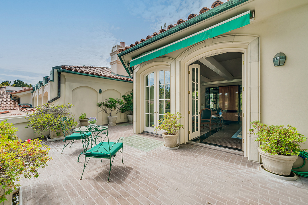 Rhonda Fleming And Ted Mann La Mansion Outdoor Patio