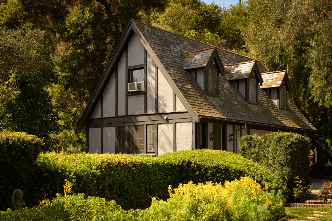 La La Land Pasadena Tudor Guest House