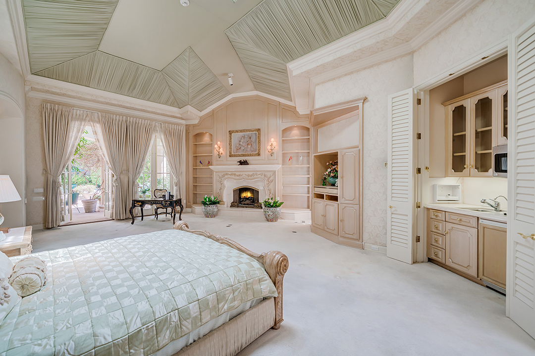 Rhonda Fleming And Ted Mann La Mansion Master Bedroom