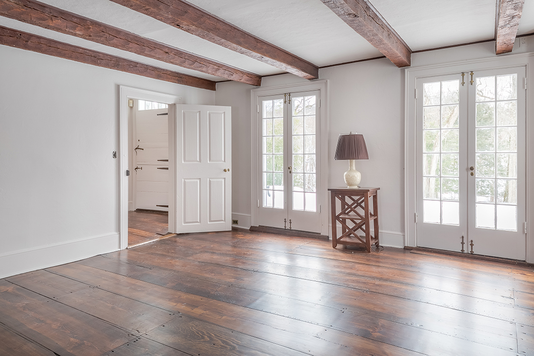 Mary Tyler Moore Former New York Equestrian Estate Lists For 4m Living Room